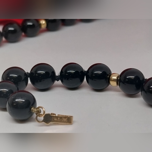 Vintage 14k Gold & Black Onyx individually knotted Beaded Necklace - Picture 3 of 8